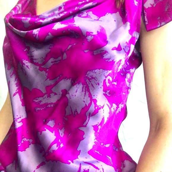 Tie sleeve 100% curve hugging abstract blouse - Picture 3 of 10